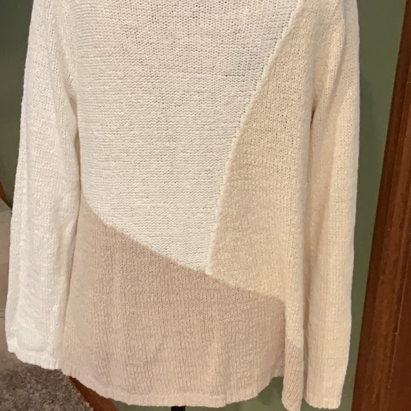 Elegant Cream Women's Tunic Top Petite Medium - Picture 5 of 6